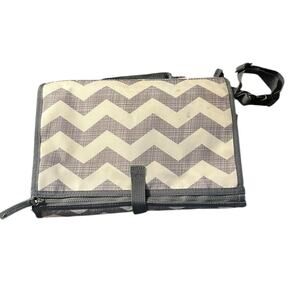 Skip Hop Portable Baby Changing Pad, Pronto, Chevron Pattern